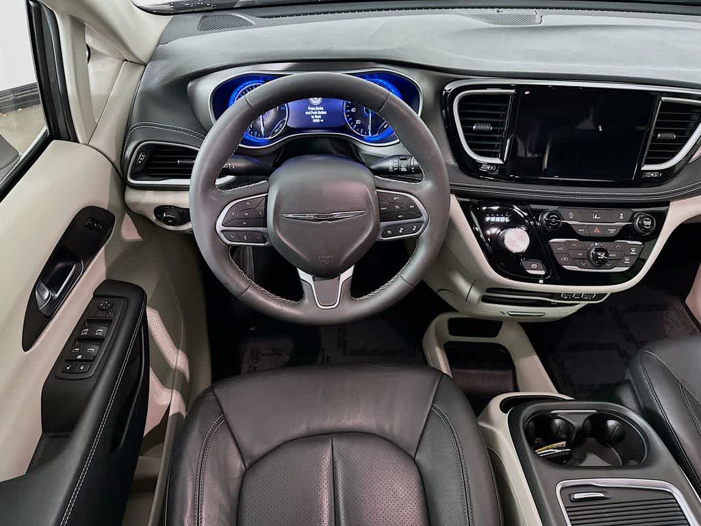 Thumbnail: 2022 Chrysler Pacifica - 10