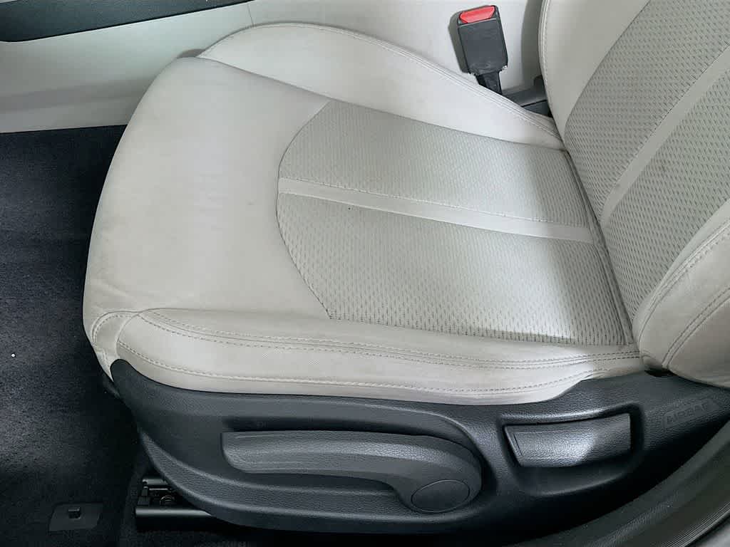 Thumbnail: 2015 Hyundai Sonata - 28
