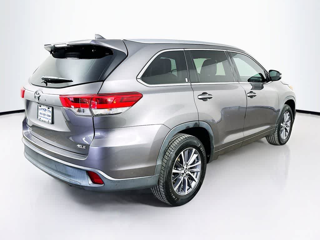 Thumbnail: 2017 Toyota Highlander - 25