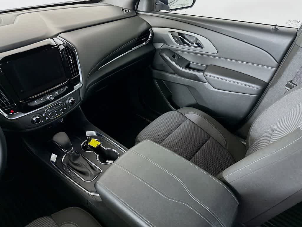 Thumbnail: 2023 Chevrolet Traverse - 11