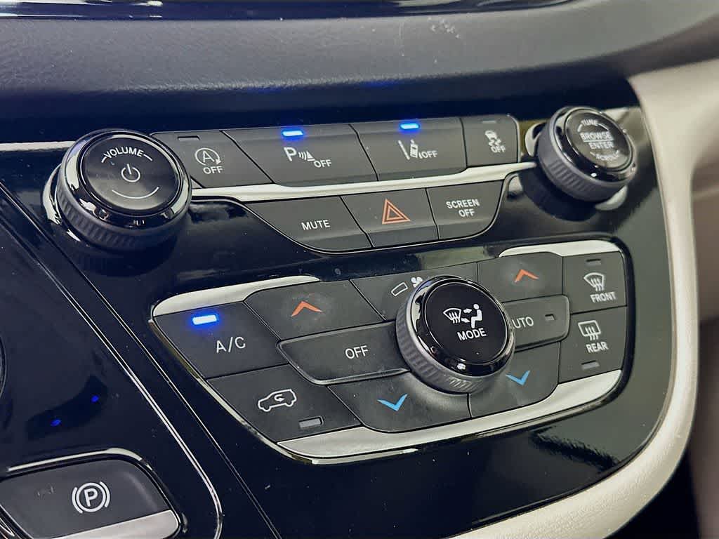 Thumbnail: 2024 Chrysler Pacifica - 18