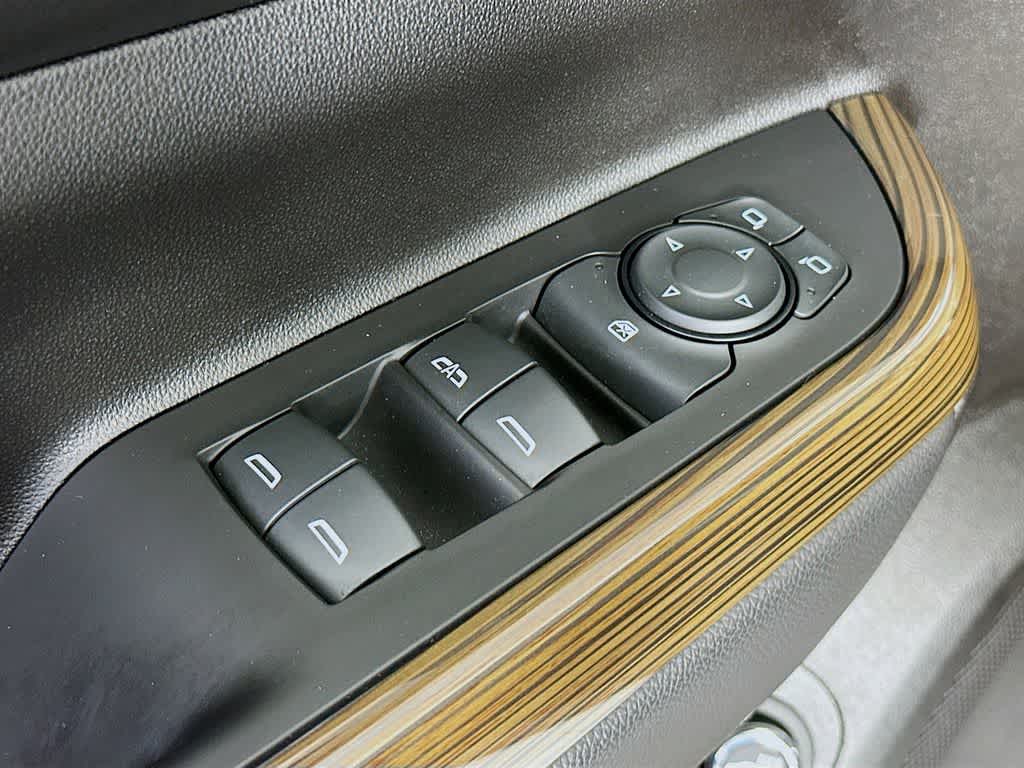 2023 GMC Acadia SLE 28