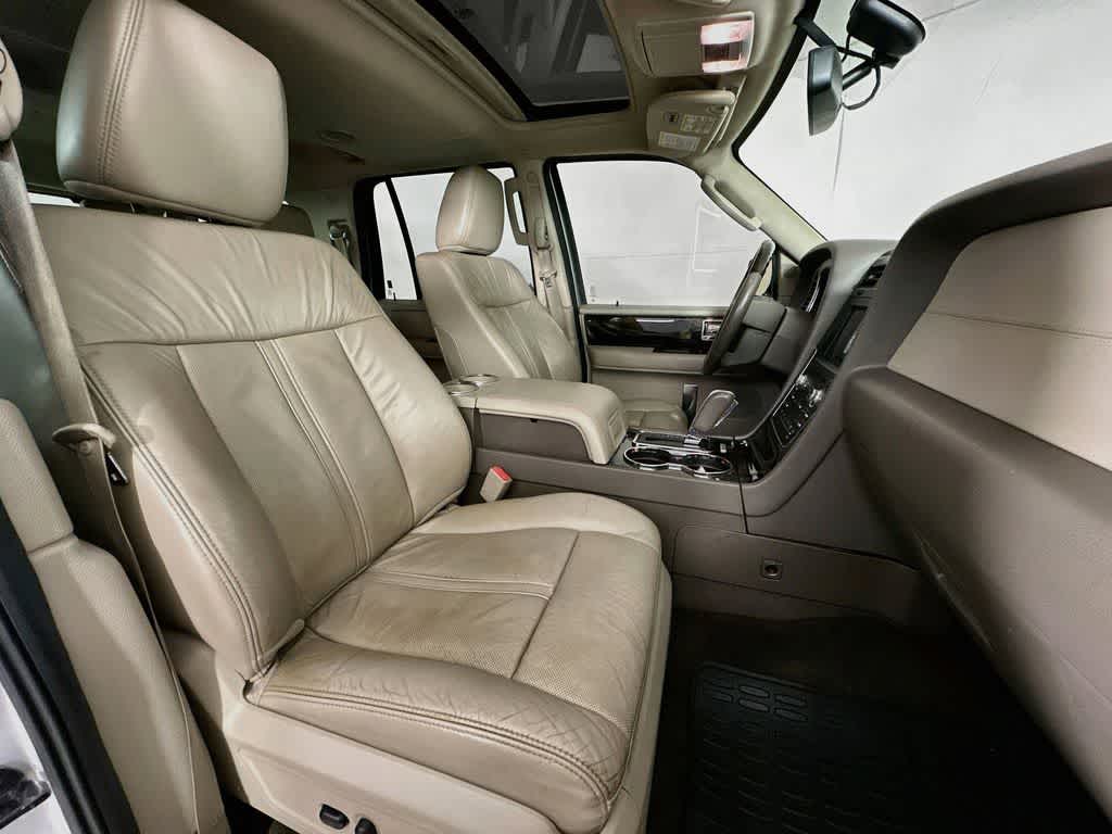 Thumbnail: 2016 Lincoln Navigator - 15