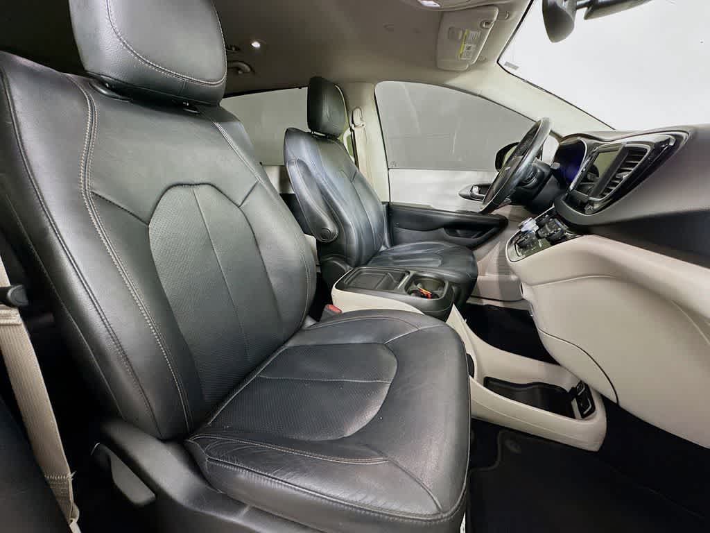 Thumbnail: 2020 Chrysler Pacifica - 15
