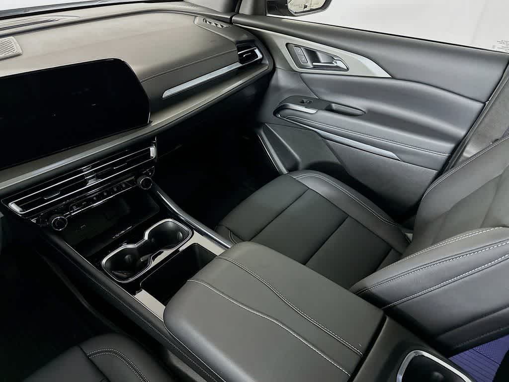 Thumbnail: 2025 Chevrolet Traverse - 11