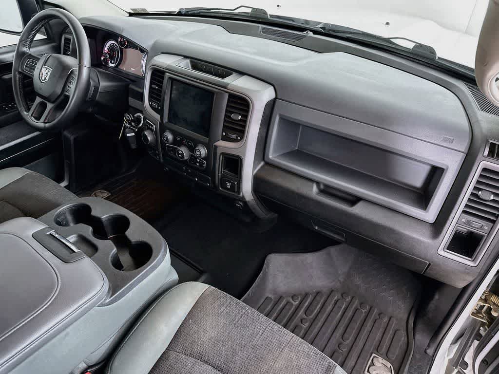 Thumbnail: 2020 RAM 1500 Classic - 31