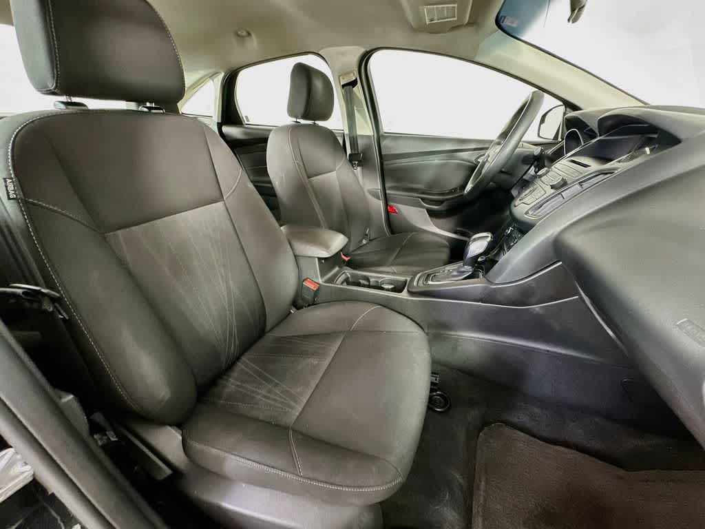 Thumbnail: 2015 Ford Focus - 14