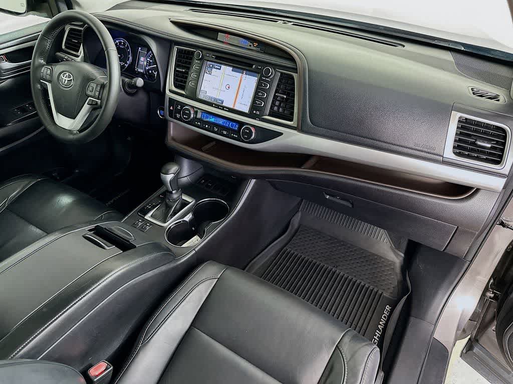 Thumbnail: 2017 Toyota Highlander - 35
