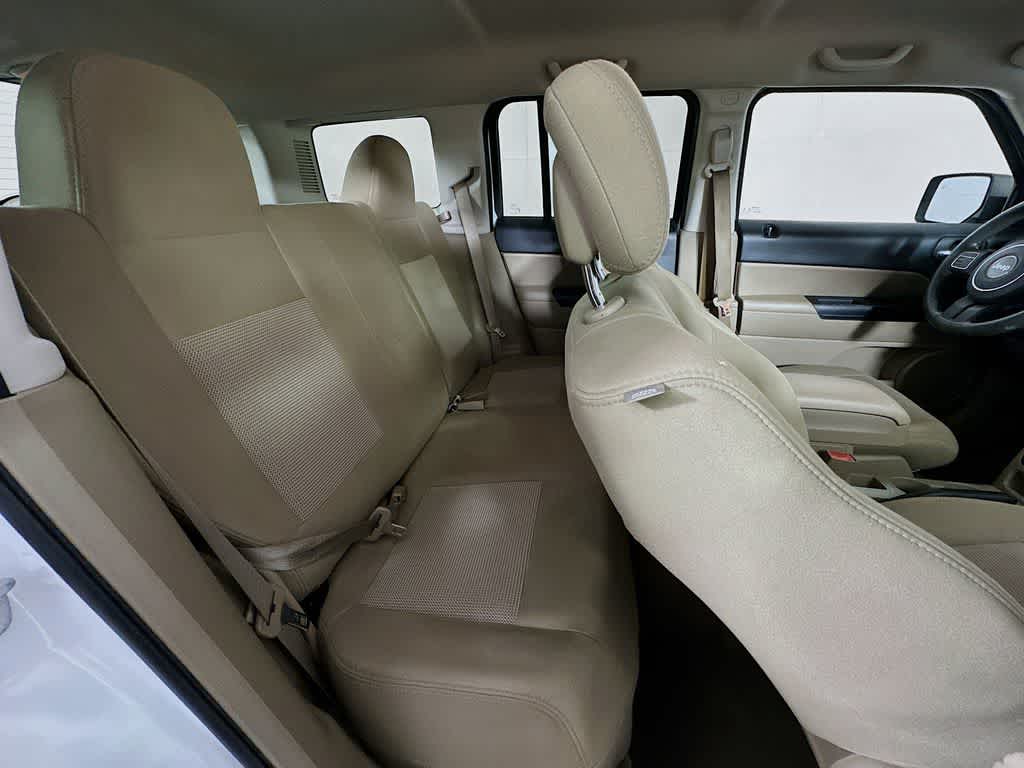 Thumbnail: 2014 Jeep Patriot - 28