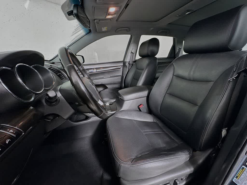 Thumbnail: 2011 Kia Sorento - 12
