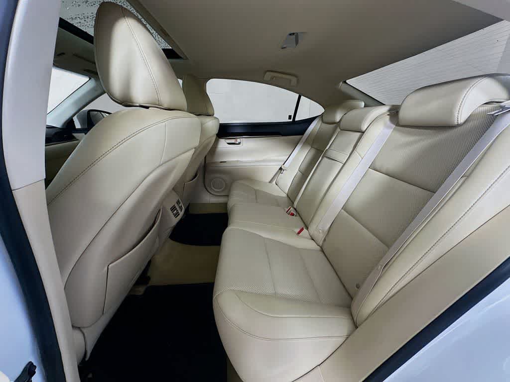 Thumbnail: 2015 Lexus ES - 14