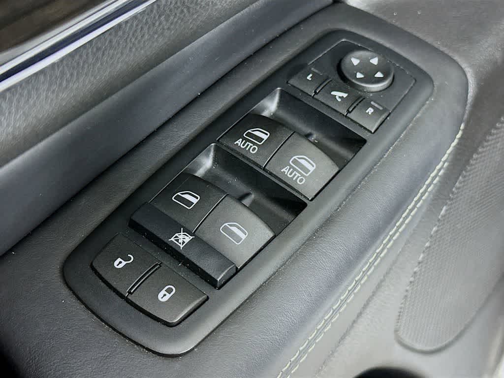 Thumbnail: 2015 Jeep Grand Cherokee - 28