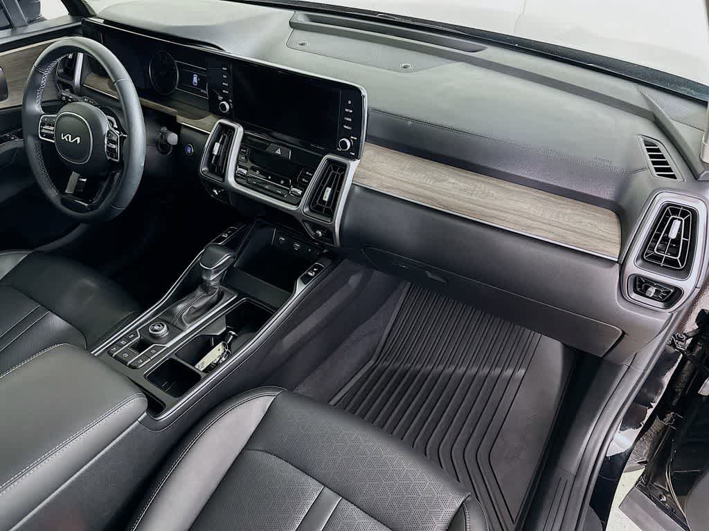 Thumbnail: 2023 Kia Sorento - 35