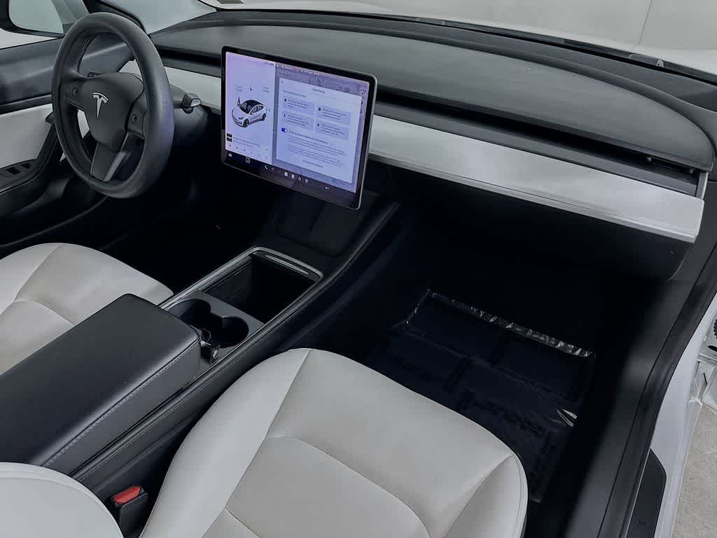 Thumbnail: 2021 Tesla Model 3 - 32
