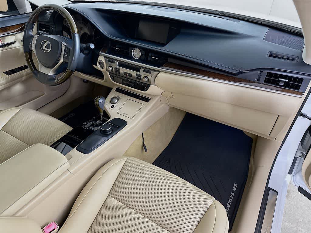 Thumbnail: 2015 Lexus ES - 32