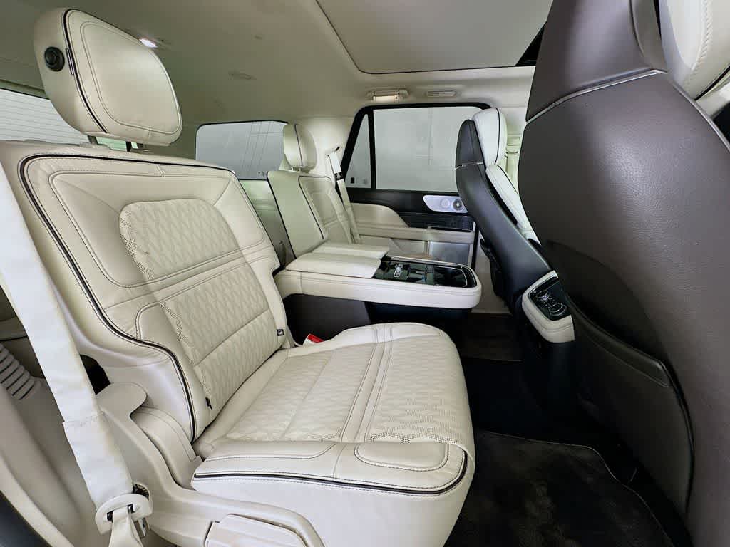 Thumbnail: 2020 Lincoln Navigator - 34