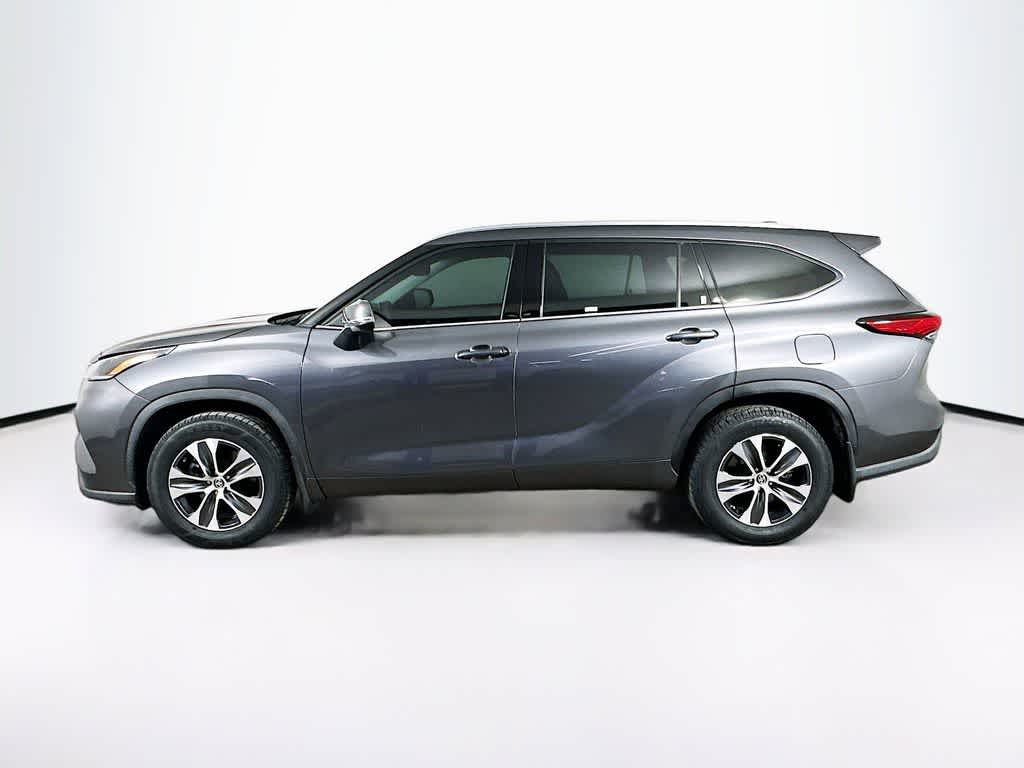 Thumbnail: 2021 Toyota Highlander - 3