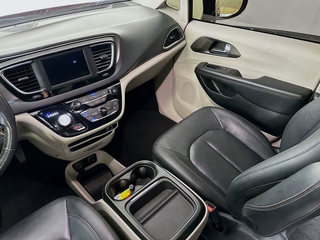 Thumbnail: 2020 Chrysler Pacifica - 11