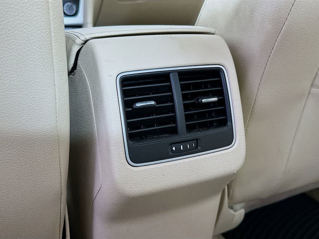 Thumbnail: 2013 Volkswagen Passat - 13