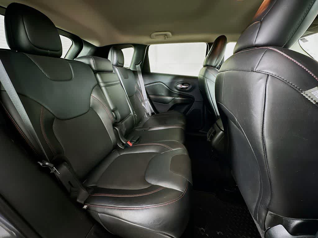 Thumbnail: 2015 Jeep Cherokee - 32