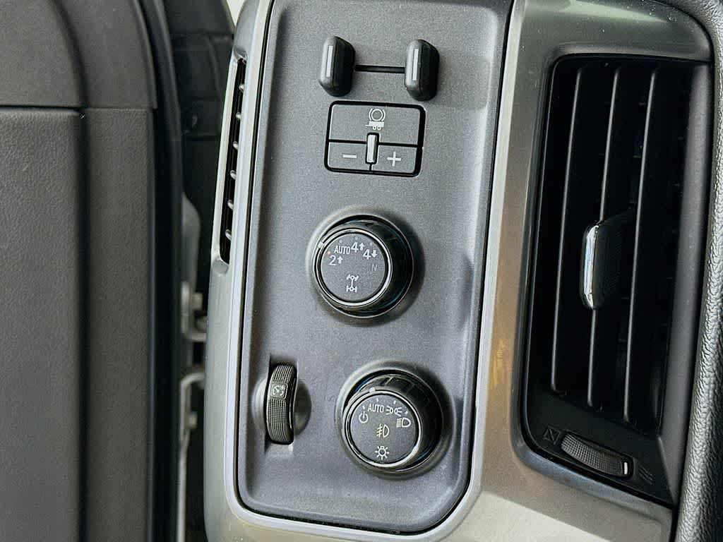 Thumbnail: 2017 Chevrolet Silverado 1500 - 26