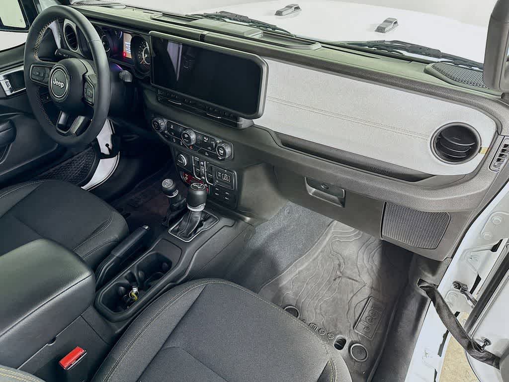 Thumbnail: 2024 Jeep Wrangler - 31