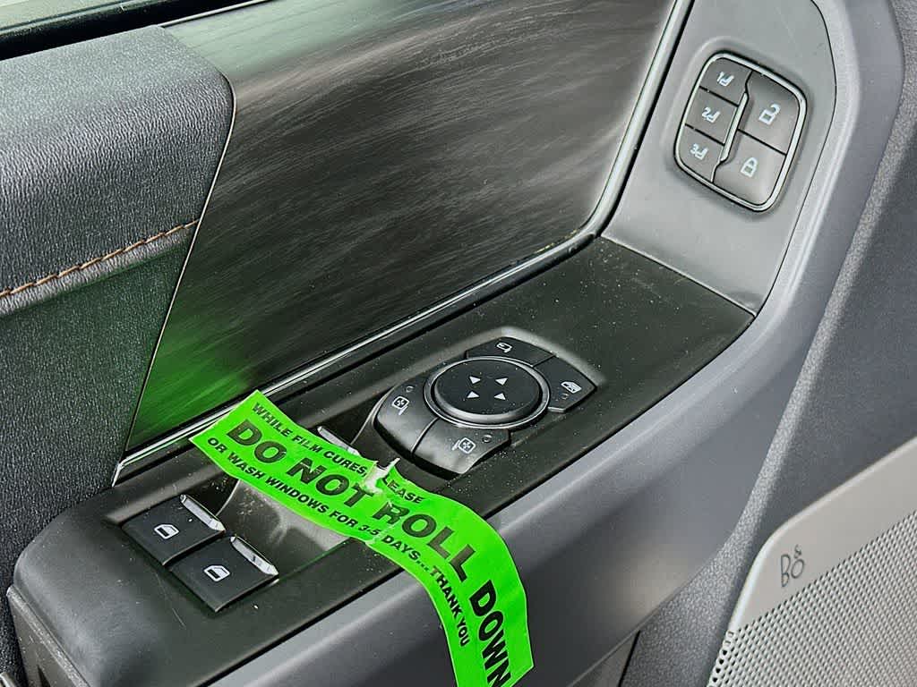 2025 Ford F-150 Lightning Lariat 28