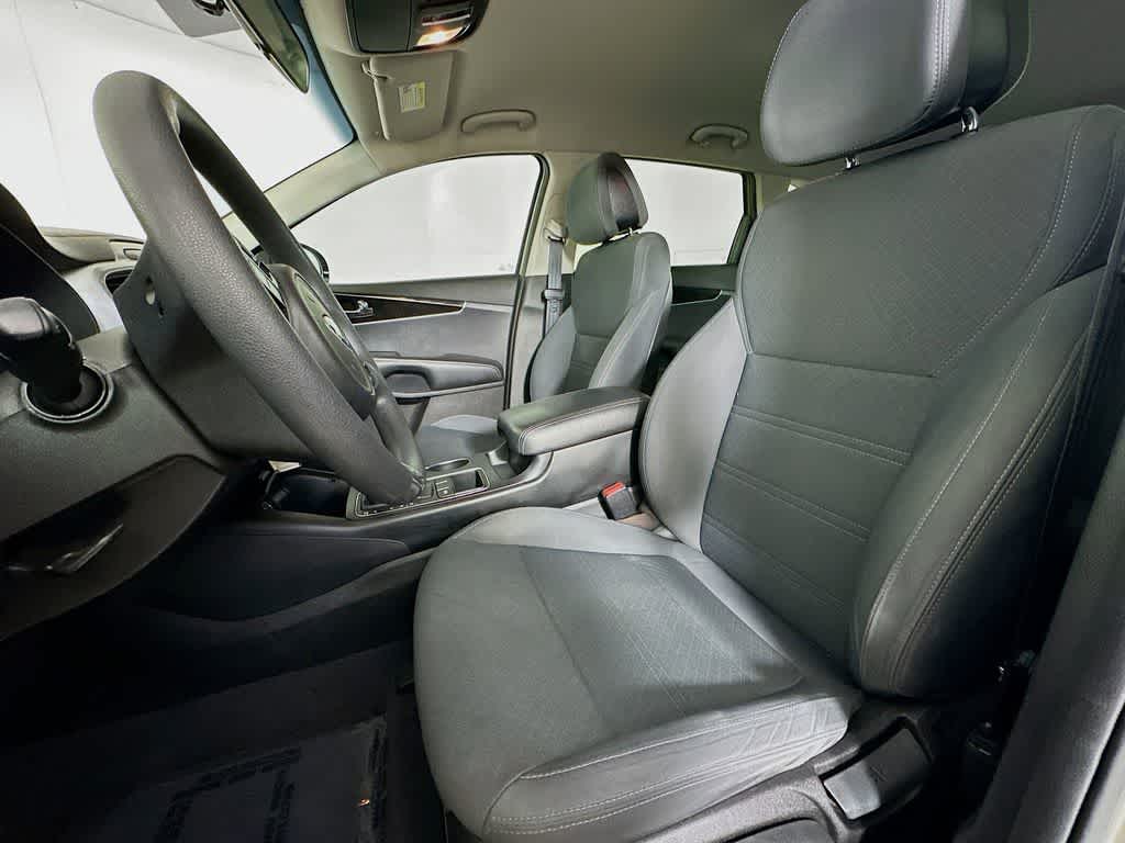 Thumbnail: 2016 Kia Sorento - 12