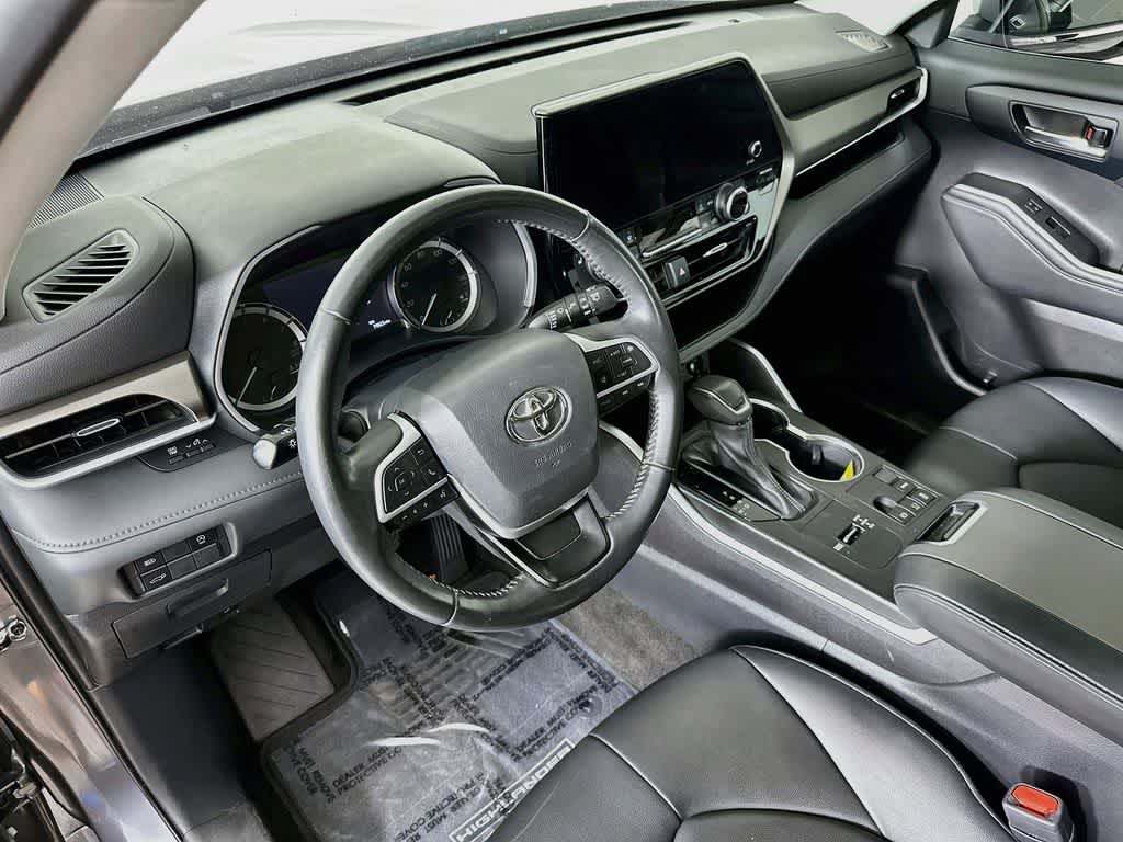 Thumbnail: 2023 Toyota Highlander - 2