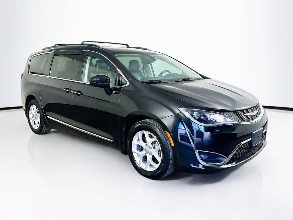 Thumbnail: 2017 Chrysler Pacifica - 24