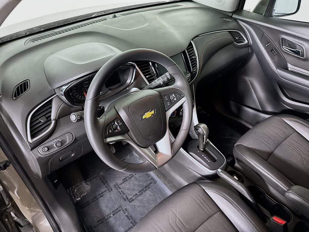 Thumbnail: 2021 Chevrolet Trax - 2