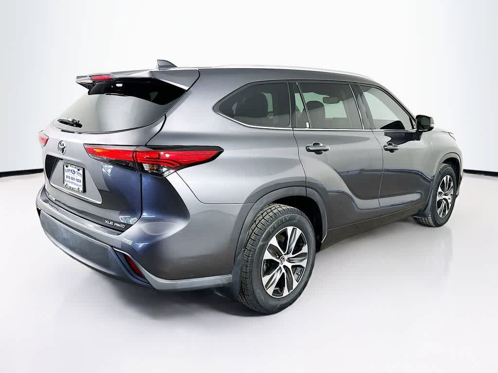 Thumbnail: 2021 Toyota Highlander - 25