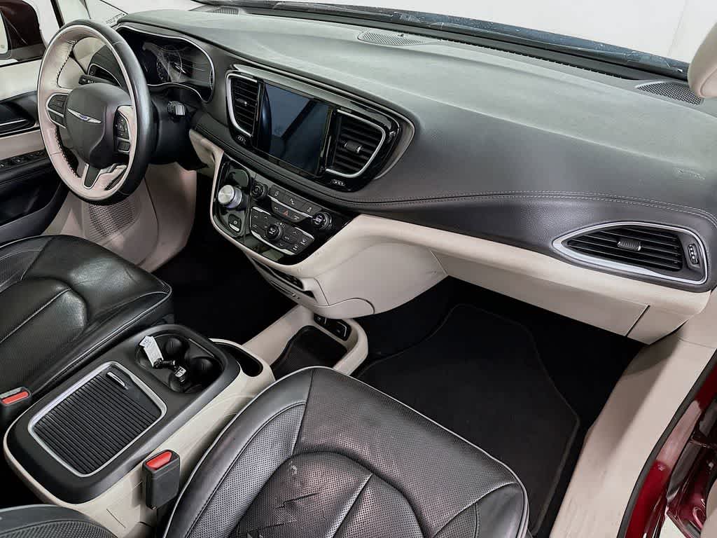 Thumbnail: 2019 Chrysler Pacifica - 34
