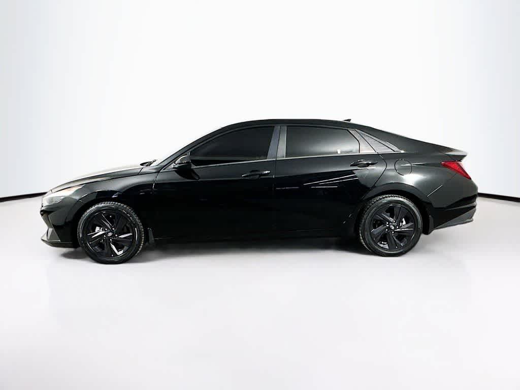 Thumbnail: 2022 Hyundai Elantra - 3