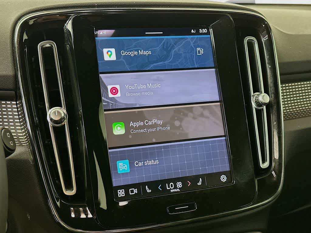 Thumbnail: 2023 Volvo XC40 - 17