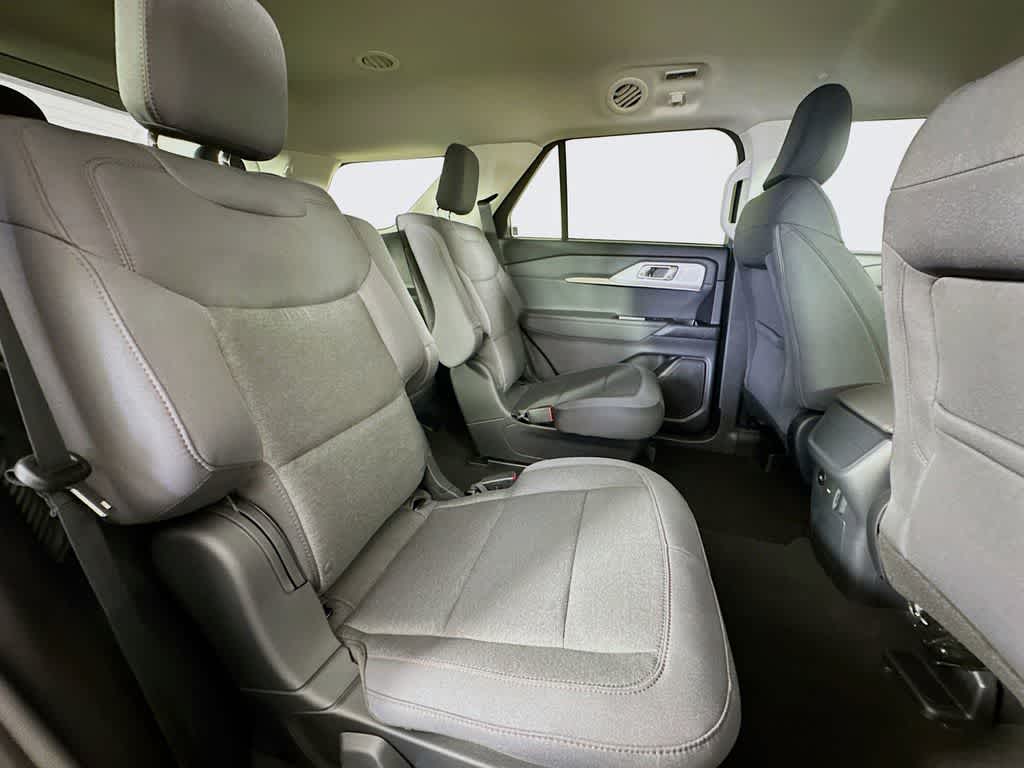 Thumbnail: 2025 Ford Explorer - 31