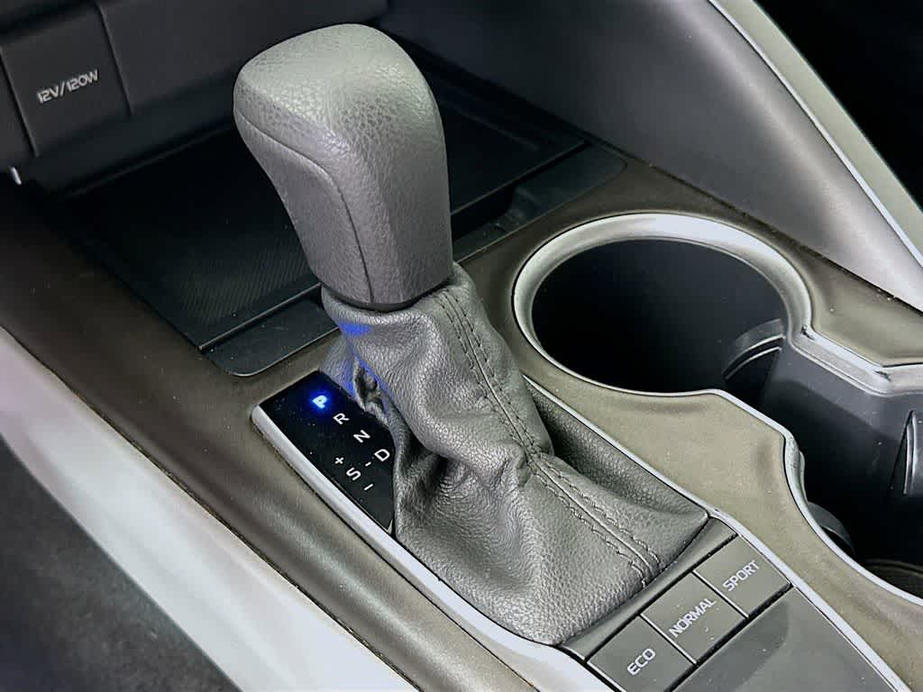 Thumbnail: 2022 Toyota Camry - 18