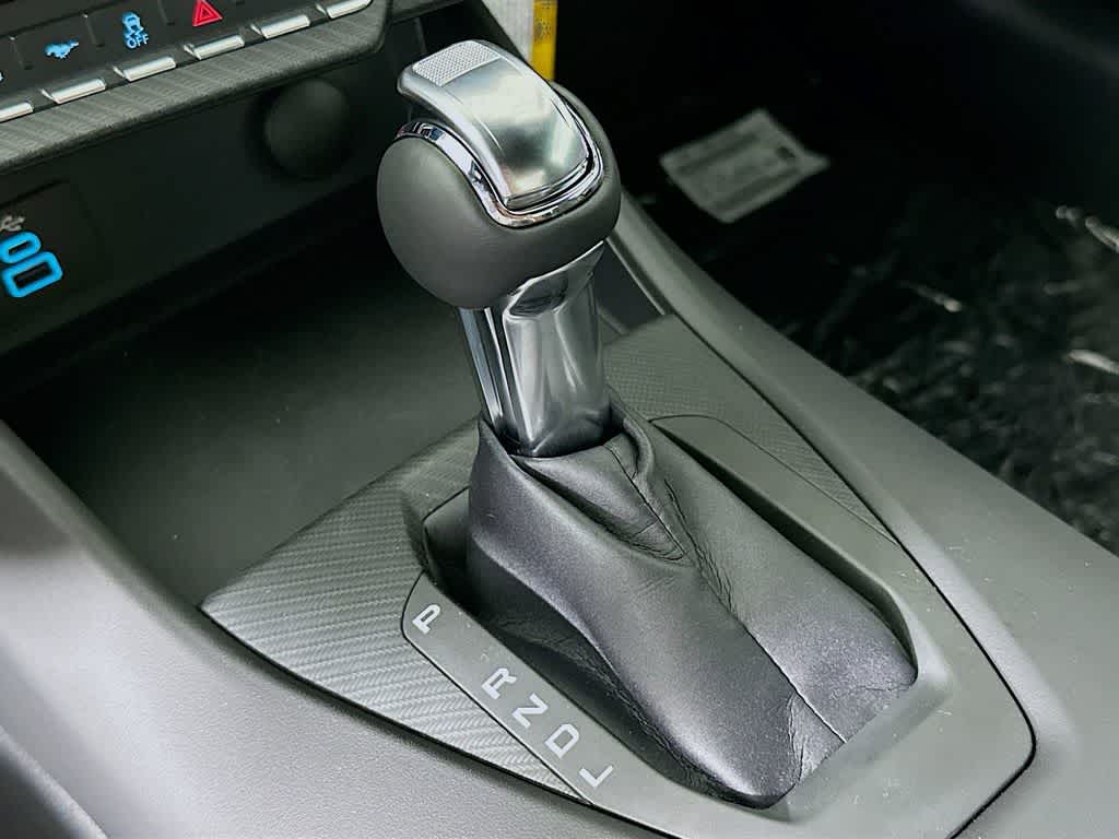 2025 Ford Mustang  17