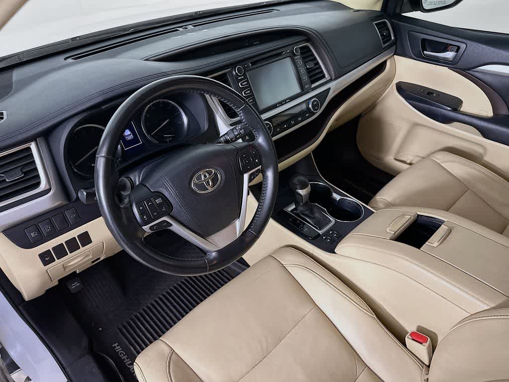 Thumbnail: 2017 Toyota Highlander - 2