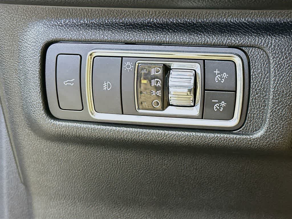 Thumbnail: 2021 Lincoln Corsair - 27