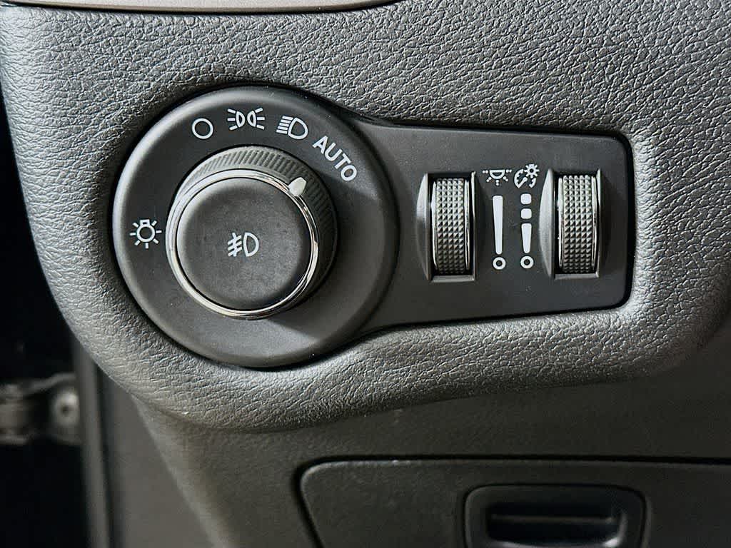 Thumbnail: 2022 Jeep Cherokee - 27