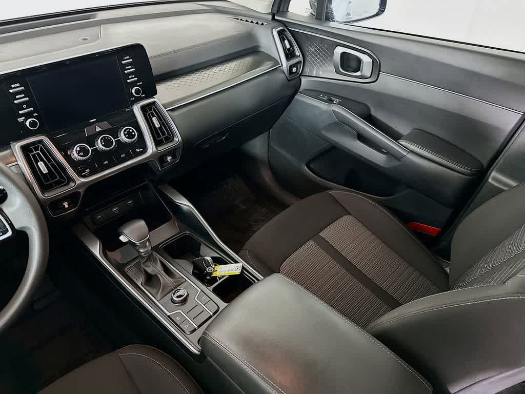 Thumbnail: 2023 Kia Sorento - 11