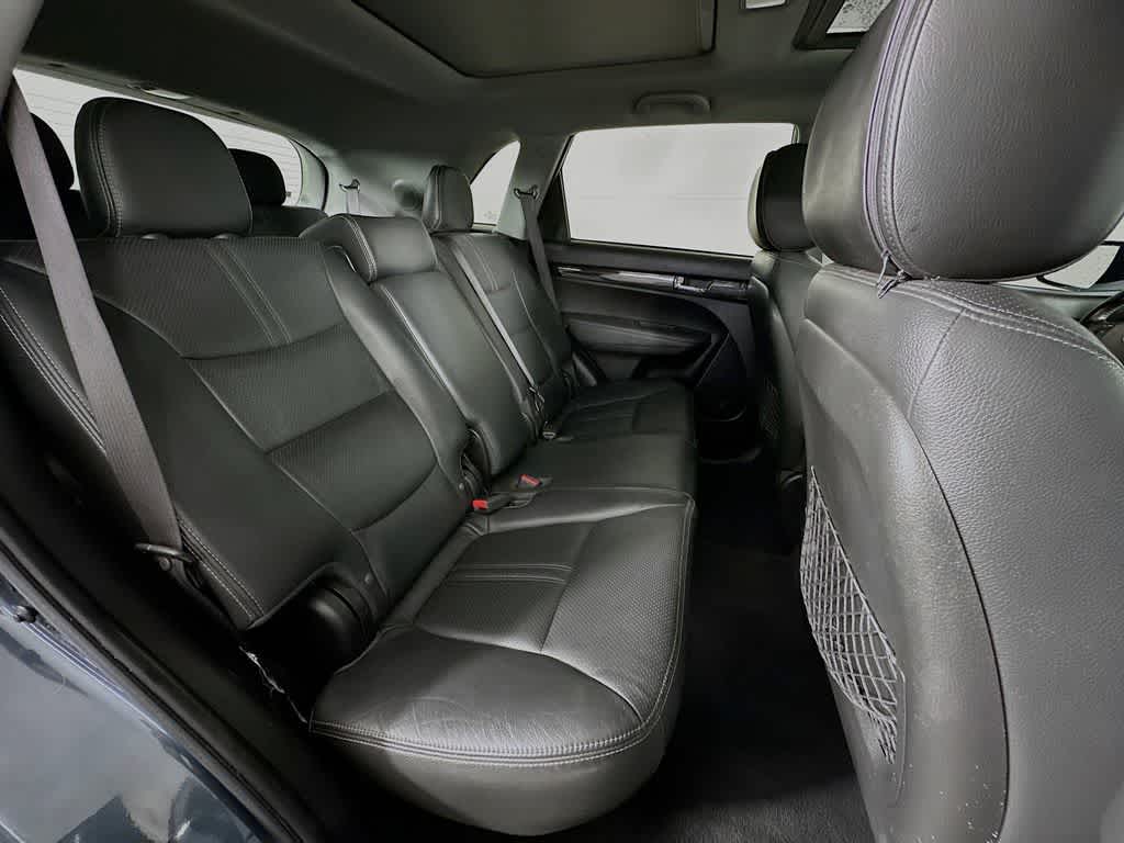 Thumbnail: 2011 Kia Sorento - 34