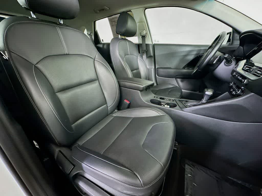 Thumbnail: 2022 Kia Niro - 16