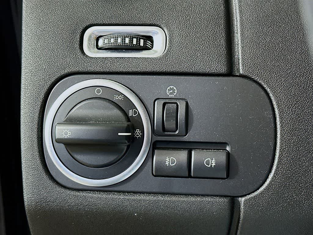 Thumbnail: 2015 Land Rover LR4 - 27