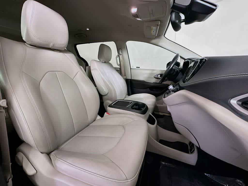 2021 Chrysler Pacifica Touring L 15