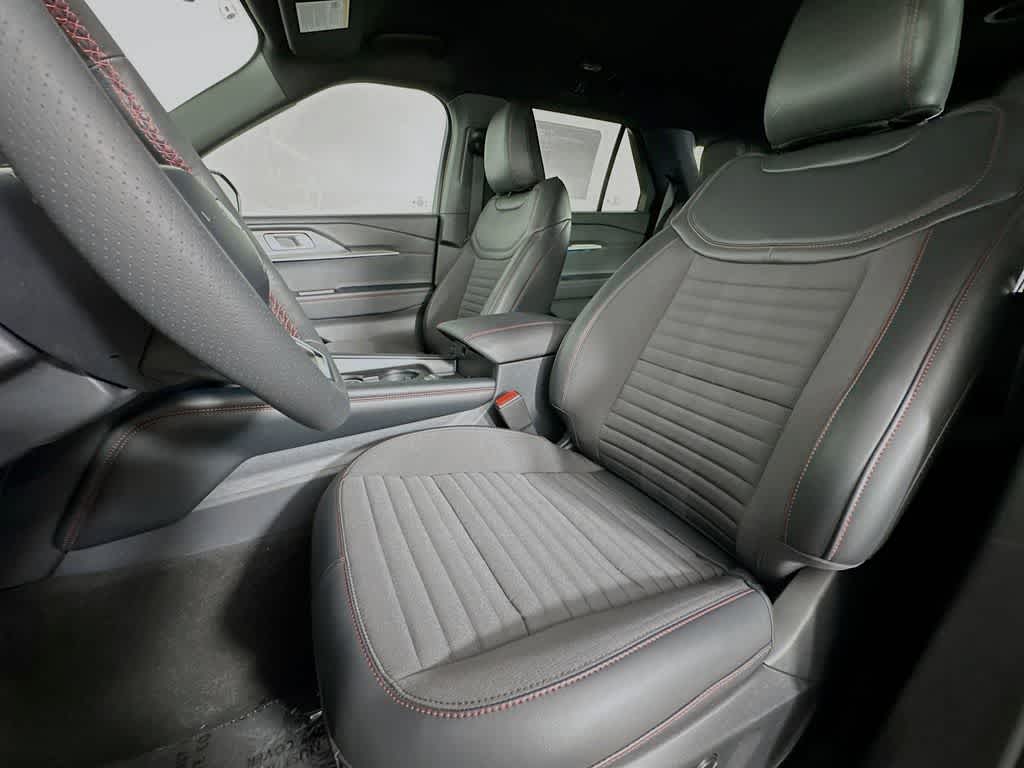 2025 Ford Explorer ST-Line 12