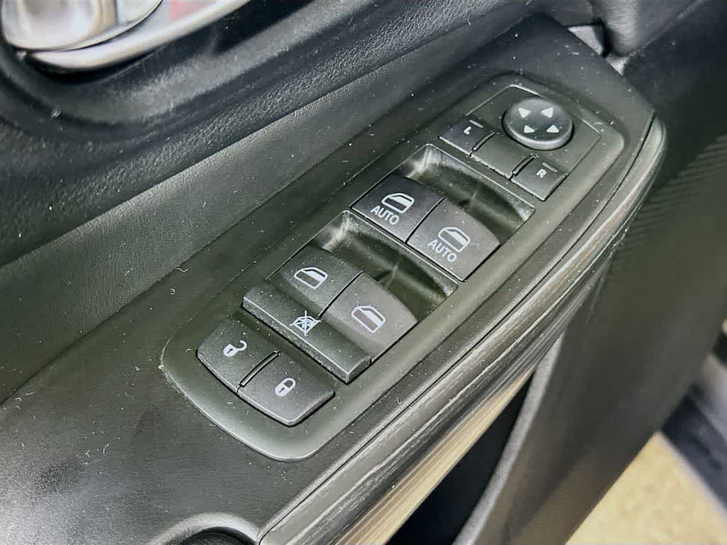 Thumbnail: 2015 Jeep Cherokee - 30