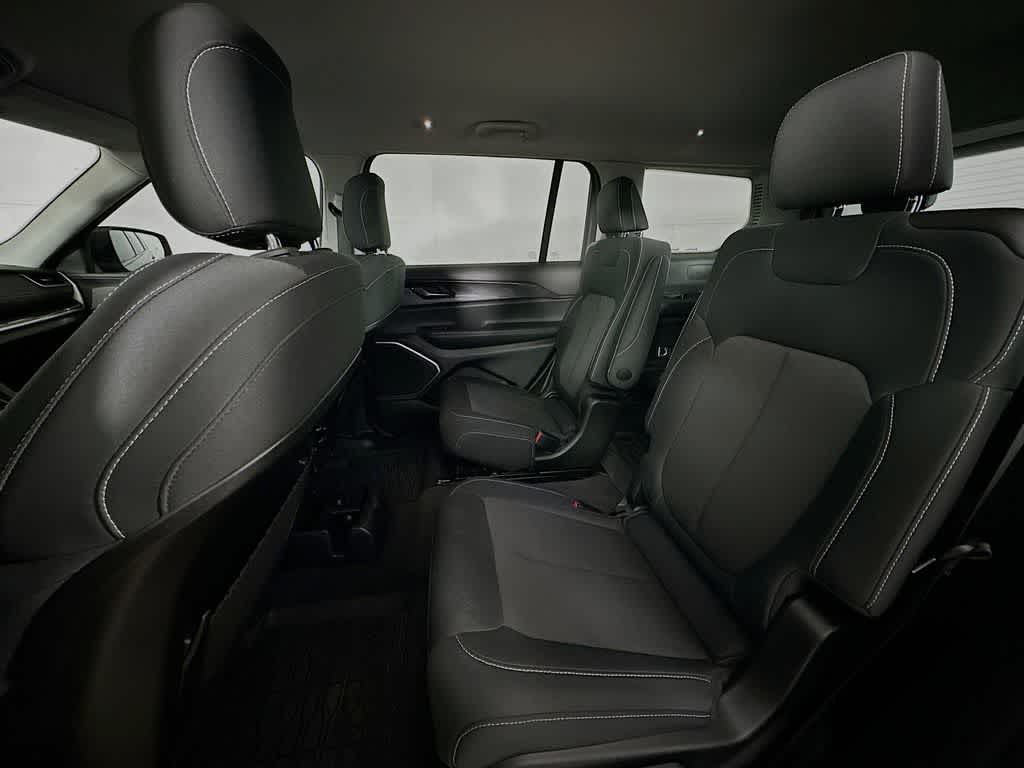 Thumbnail: 2022 Jeep Grand Cherokee L - 14