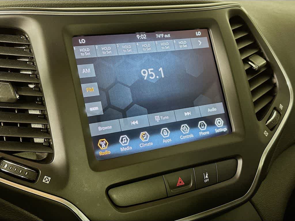 Thumbnail: 2022 Jeep Cherokee - 17